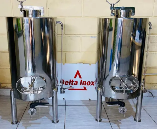 Tanque de aço inox pequeno