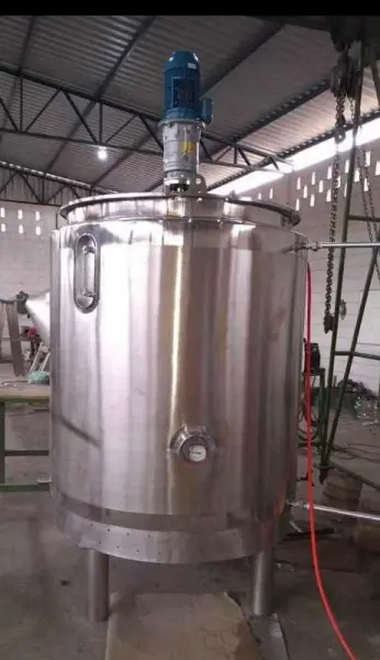 Tanque revestido em aço inox